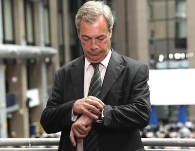 Dimite Nigel Farage, líder de UKIP, tras los resultados del Brexit