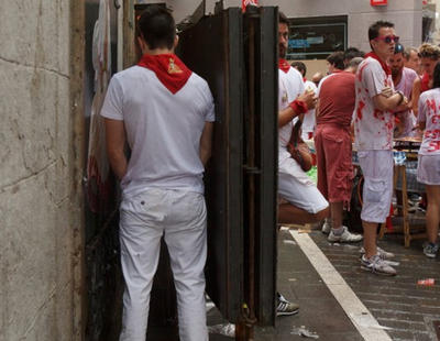 El líquido repelente que hará que no puedas orinar en las calles de Pamplona en San Fermín