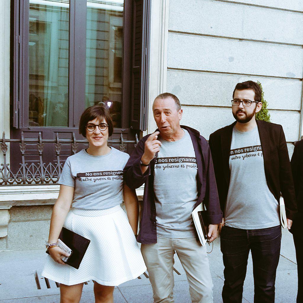 Las camisetas de Compromìs: 'No nos resignamos, otro gobierno es posible'