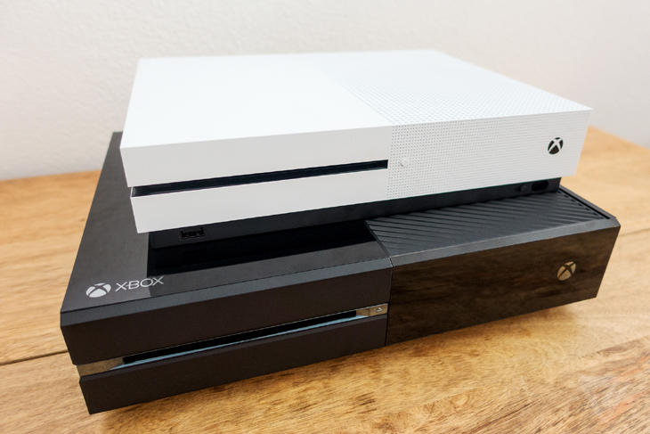 Comparativa entre la Xbox One original y la version slim (The Verge)