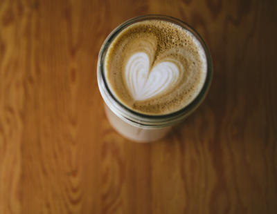 Un café y una felación: El futuro de las cafeterías está aquí