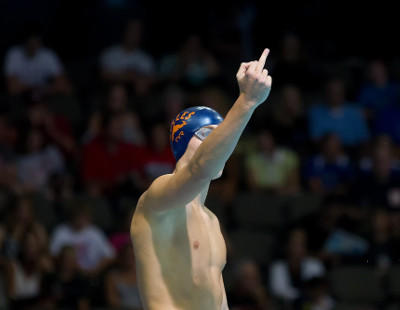 El nadador olímpico de Río 2016 que dedica una peineta antes de tirarse a la piscina