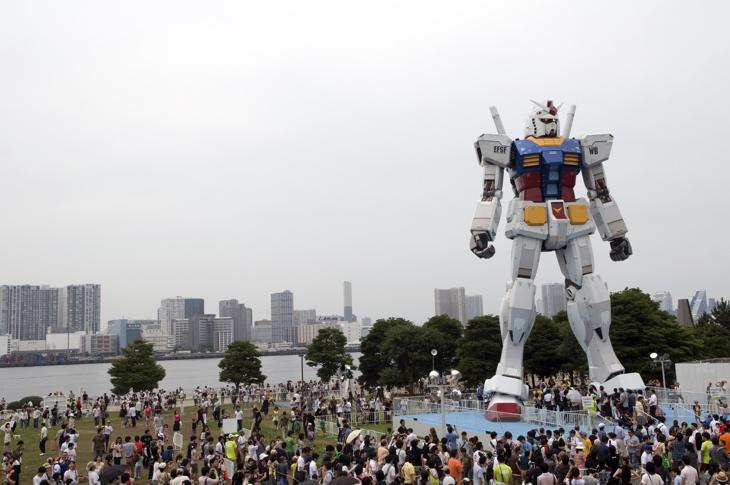 La estatua de Gundman en el barrio de Odaiba