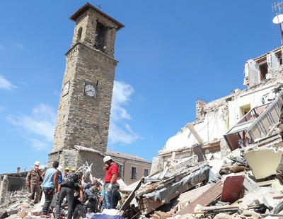 El misterio de la torre de Amatrice que resistió al terremoto de Italia