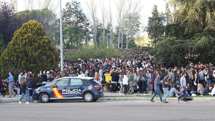 Al final va a resultar que la policía sí podía acceder (Enrique Villarino / El Confidencial)