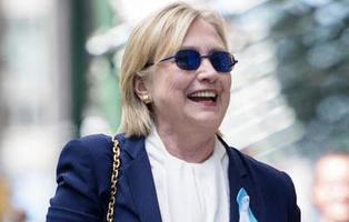 Internet piensa que Hillary Clinton ha sido reemplazada por una doble tras su desmayo