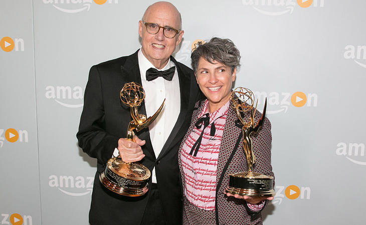 Jilly Solaway junto a Jeffrey Tambor