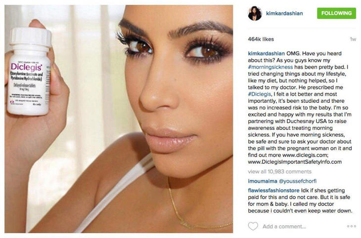 Kim Kardashian patrocinando un producto