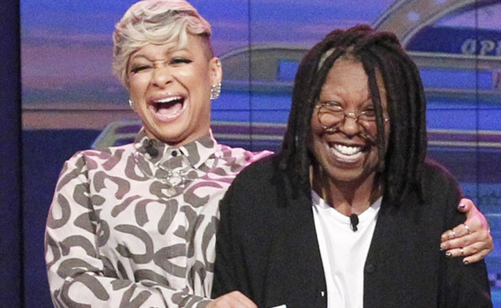 Whoopi Goldverg y Raven-Simoné en 'The View'