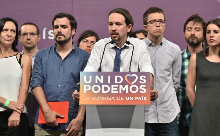 Los líderes de Podemos reflexionando sobre las palabras de Álvaro Ojeda