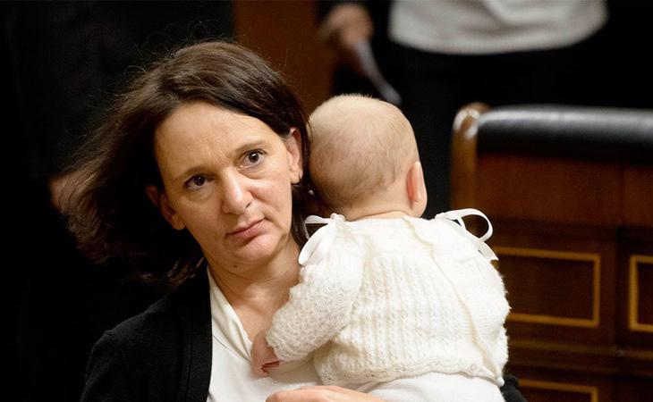 Carolina Bescansa llevó a su bebé al Congreso