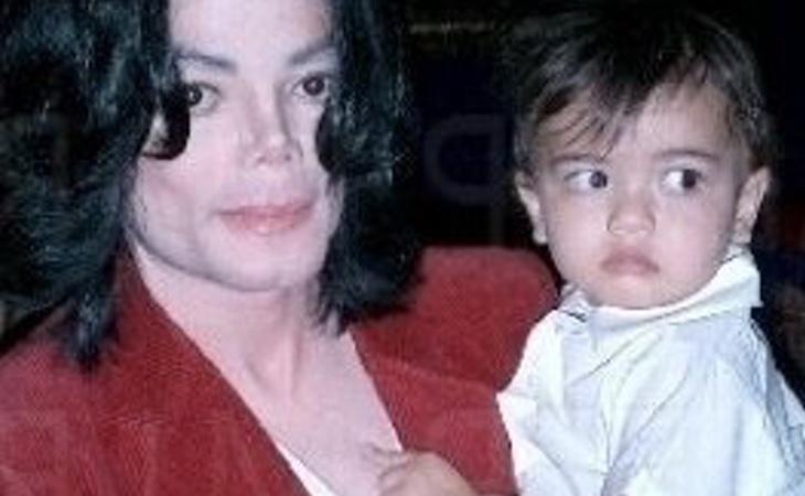 Michael Jackson y su hijo 'Blanket'