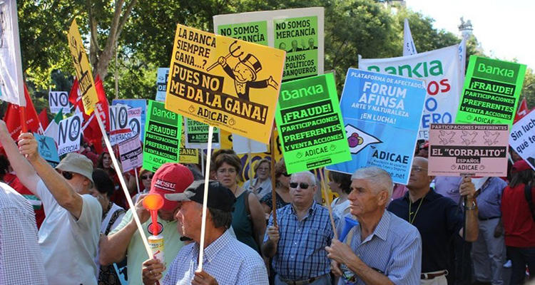 Manifestantes protestan por el rescate bancario español