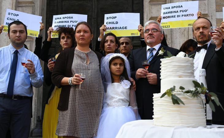 Obra protesta contra el matrimonio infantil