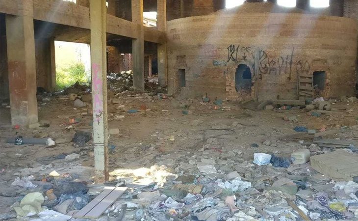 La víctima era obligada a ir a una nave abandonada para que abusaran de ella | El Punt Avui