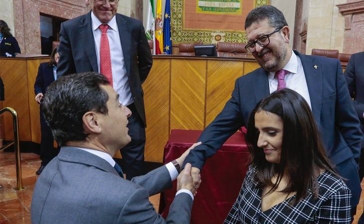 Anuncios del PP en Andalucía:
1. Plan de familia en todos los colegios
2. Cambio de la ley del suelo y explotación del litoral
3. Sacar de la ...