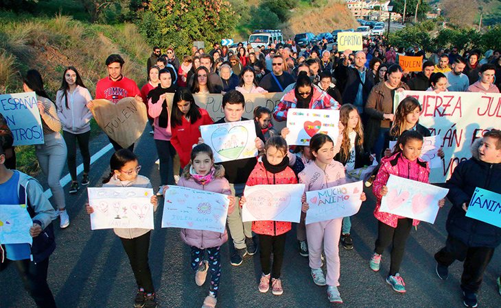 El pueblo de Totalán se ha volcado con la familia para darles ánimo y esperanza