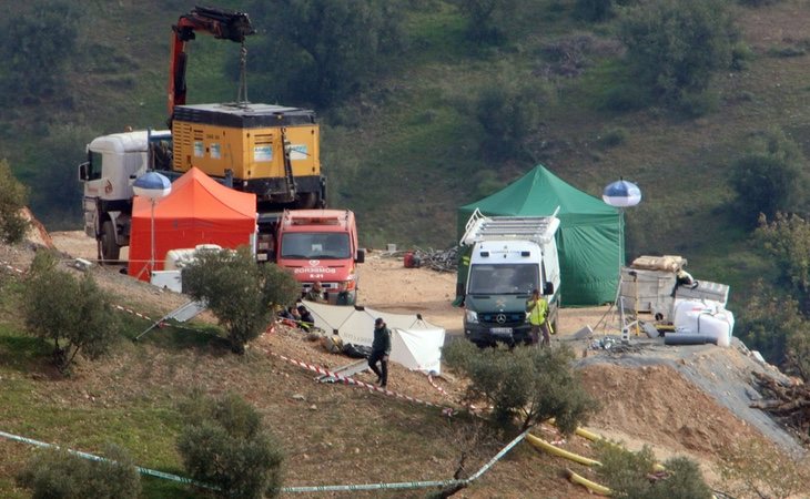 El pocero asegura que alguien cavó una zanja alrededor del pozo y levantó la piedra que lo tapaba