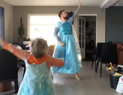 Un padre y un hijo bailan disfrazados de 'Frozen' para romper estereotipos