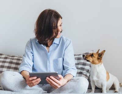 Las personas que hablan con su mascota son más inteligentes, según un estudio