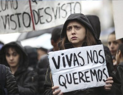 Absuelto un hombre de abofetear y romper el peroné a una joven en el centro de Pamplona