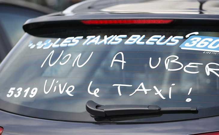 Protesta de los taxistas contra Uber en Francia