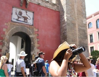 Un hombre orina sobre unos turistas al grito de "Alá es grande" en el Alcázar de Sevilla