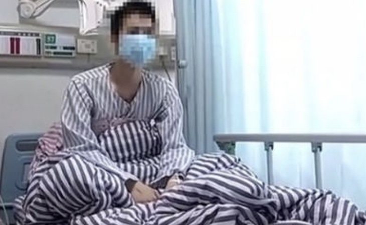 Zhou vivió cuatro año con un palillo de dientes en el corazón