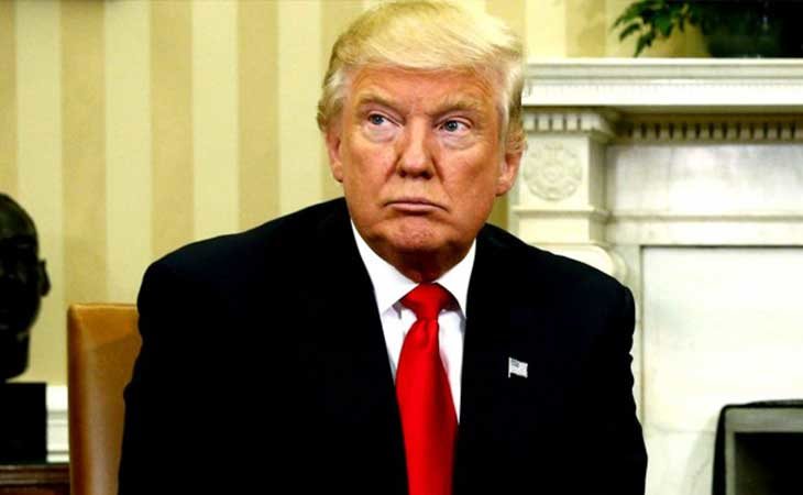 Donald Trump con ese tono anaranjado tan característico