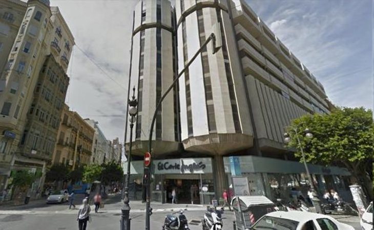 El edificio anexo a El Corte Inglés de Pintor Sorolla podría ser reconvertido en un hub logístico tras su venta a Corpfin