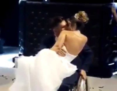 Un joven paralítico consigue levantar el día de su boda para bailar con su mujer