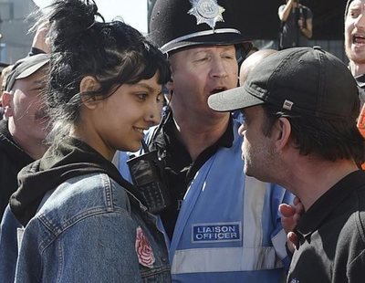 Saffiyah Khan: de icono antirracista a cantante del grupo The Specials