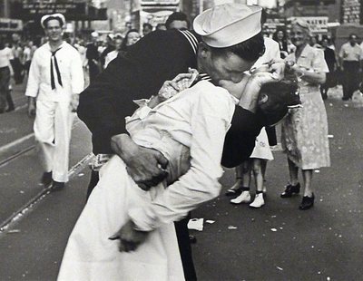 Muere el marinero del icónico beso en Times Square