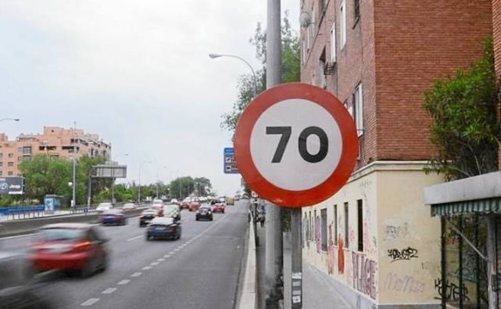 Los vecinos conviven con una autovía de ocho carriles frente a las ventanas de sus viviendas