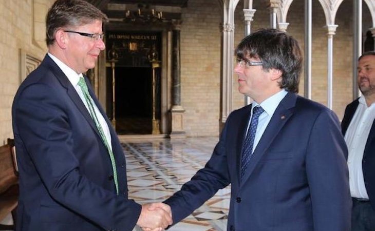 Encuentro el 30 de junio de 2017 del entonces presidente de T-Systems Reinhard Clemens con Puigdemont y Junqueras | El Confidencial