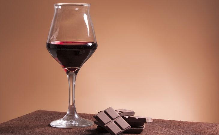 ¿Vino con chocolate? Pues no parece ninguna locura