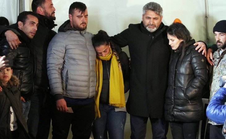 Juan José Cortes junto a los padres de Julen en Totalan (Málaga)