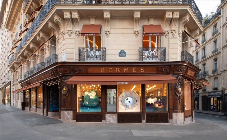 La organización continua en el accionariado de firmas de lujo como Hermès