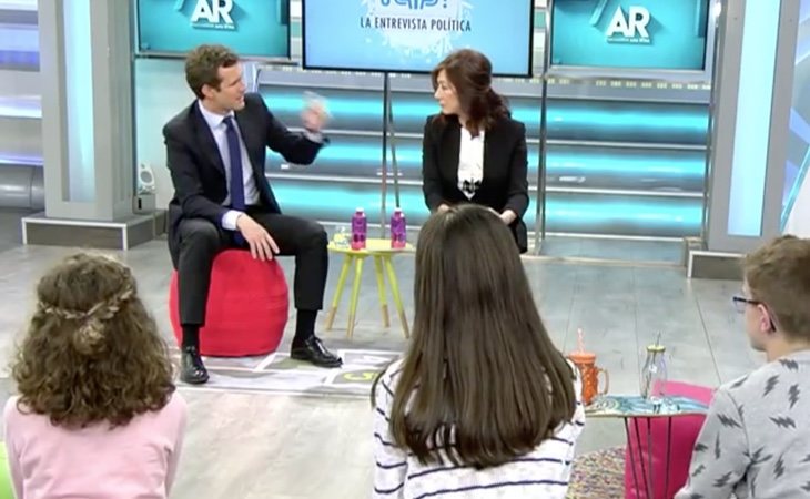 Pablo Casado frente a los niños en 'El programa de Ana Rosa'