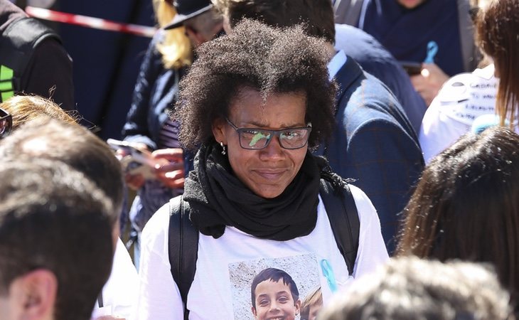 Ana Julia Quezada en una manifestación por las calles de Huelva