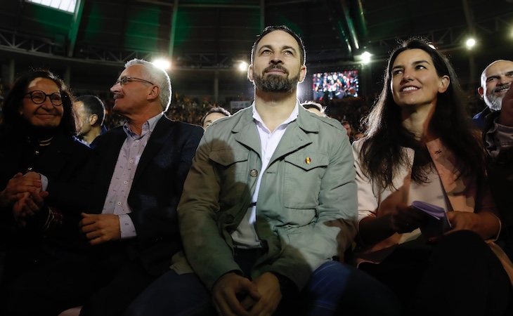 Abascal durante el acto de VOX en Leganés junto a Rocío Monasterio Y José Ortega Lara