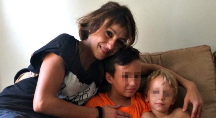 Juana junto a sus hijos