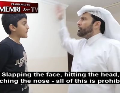 Un sociólogo catarí utiliza a un niño para enseñar cómo pegar a las mujeres según el Islam