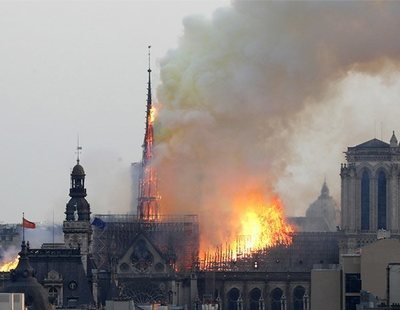 Los bomberos dan por extinguido el fuego en la catedral de Notre Dame de manera definitiva