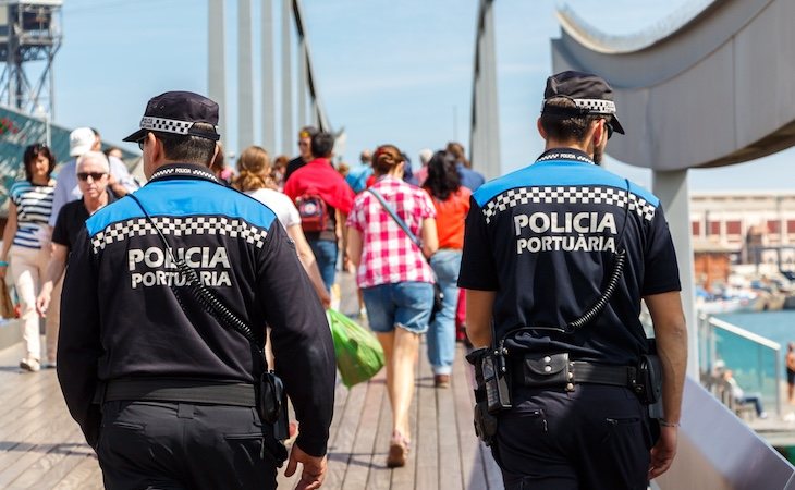 La policía portuaria trasladó a la víctima a una comisaría