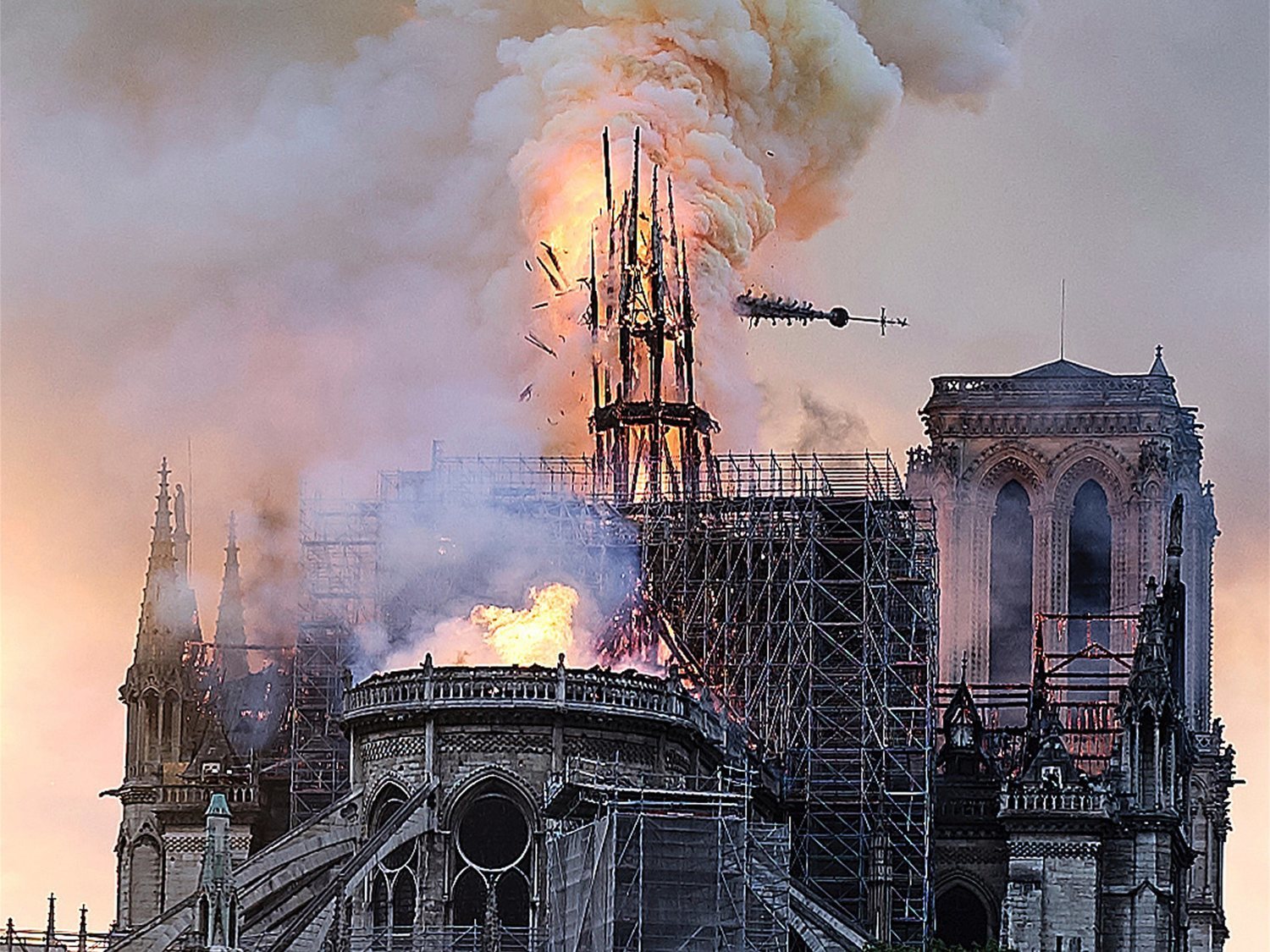 La falsa teoría que afirma que Nostradamus ya predijo el incendio de Notre Dame en sus escritos