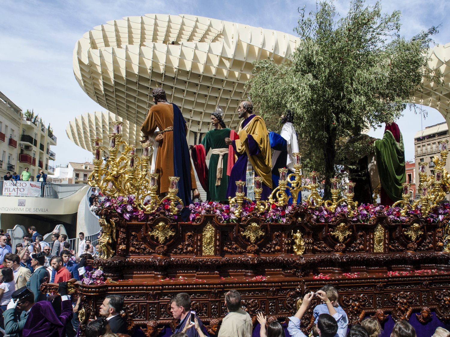 Detenido un yihadista del ISIS que iba a atentar en la Semana Santa de Sevilla