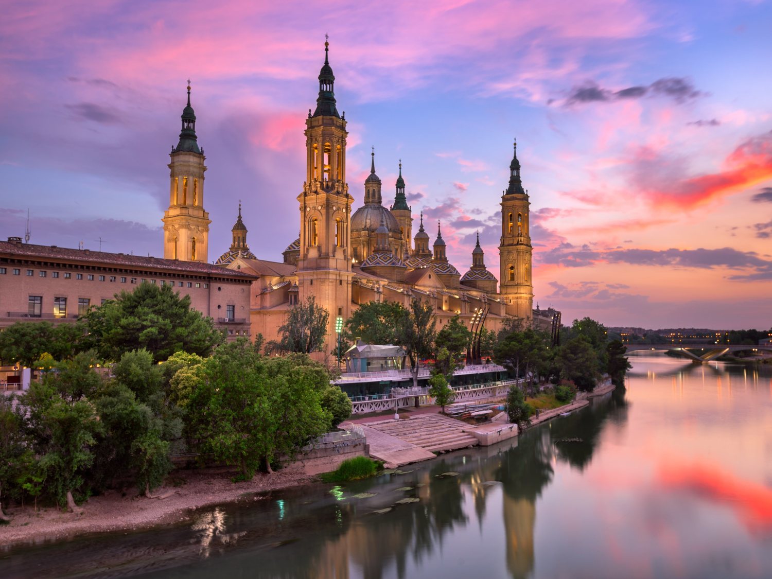 Ataques racistas al creador del cartel de las Fiestas del Pilar de Zaragoza 2019