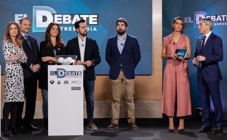 Sánchez ya envió a un ministro de su Gobierno para comprometerse a ir al debate de Atresmedia, que posteriormente rechazó y ahora vuelve a aceptar