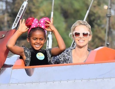 Charlize Theron cuenta cómo su hija le confesó que es transgénero: "¡No soy un niño!"